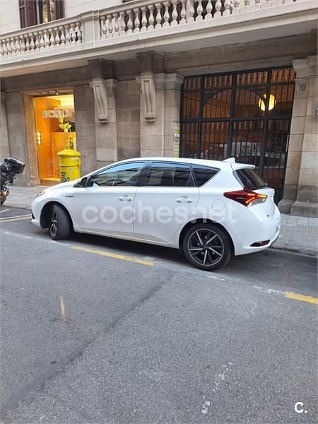 Usado Toyota Auris Hybrid Edition 136 CV (100 kW) 2018 Blanco Berlina