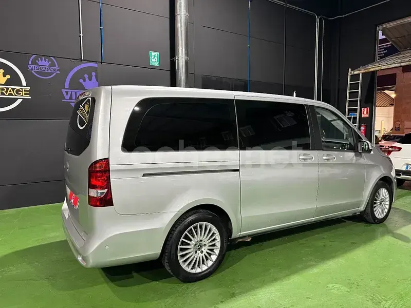 Usado Mercedes V220 Avantgarde 163 CV (119 kW) 2021 Gris / plata Monovolumen