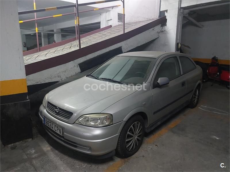 Usado Opel Astra Club 84 CV (61 kW) 2003 Gris / plata Berlina