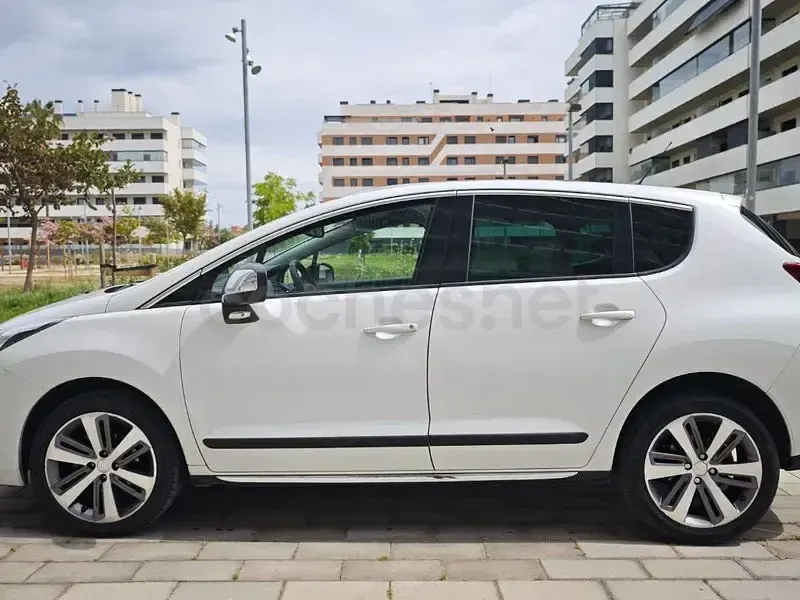 Usado Peugeot 3008 Allure 120 CV (88 kW) 2015 Blanco Familiar