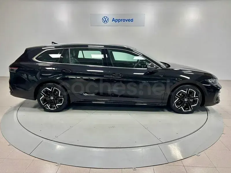 Usado VW Passat R-line 150 CV (110 kW) 2025 Negro Familiar
