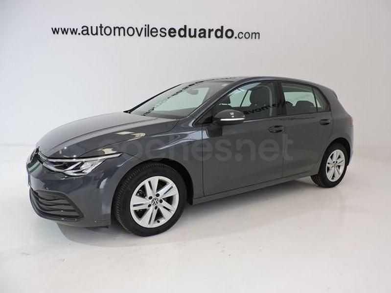 Usado VW Golf VIII Life 130 CV (95 kW) 2020 Gris / plata Berlina