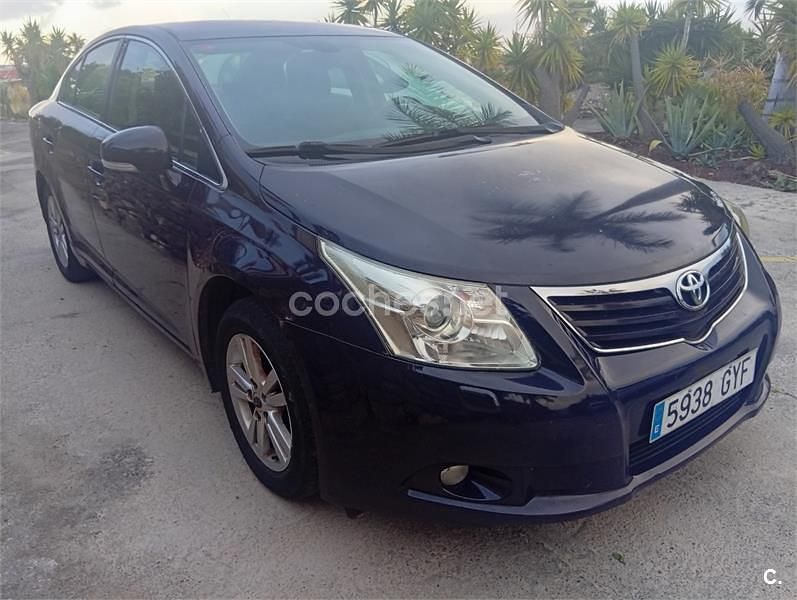 Usado Toyota Avensis Executive 147 CV (108 kW) 2010 Violeta / lila Berlina