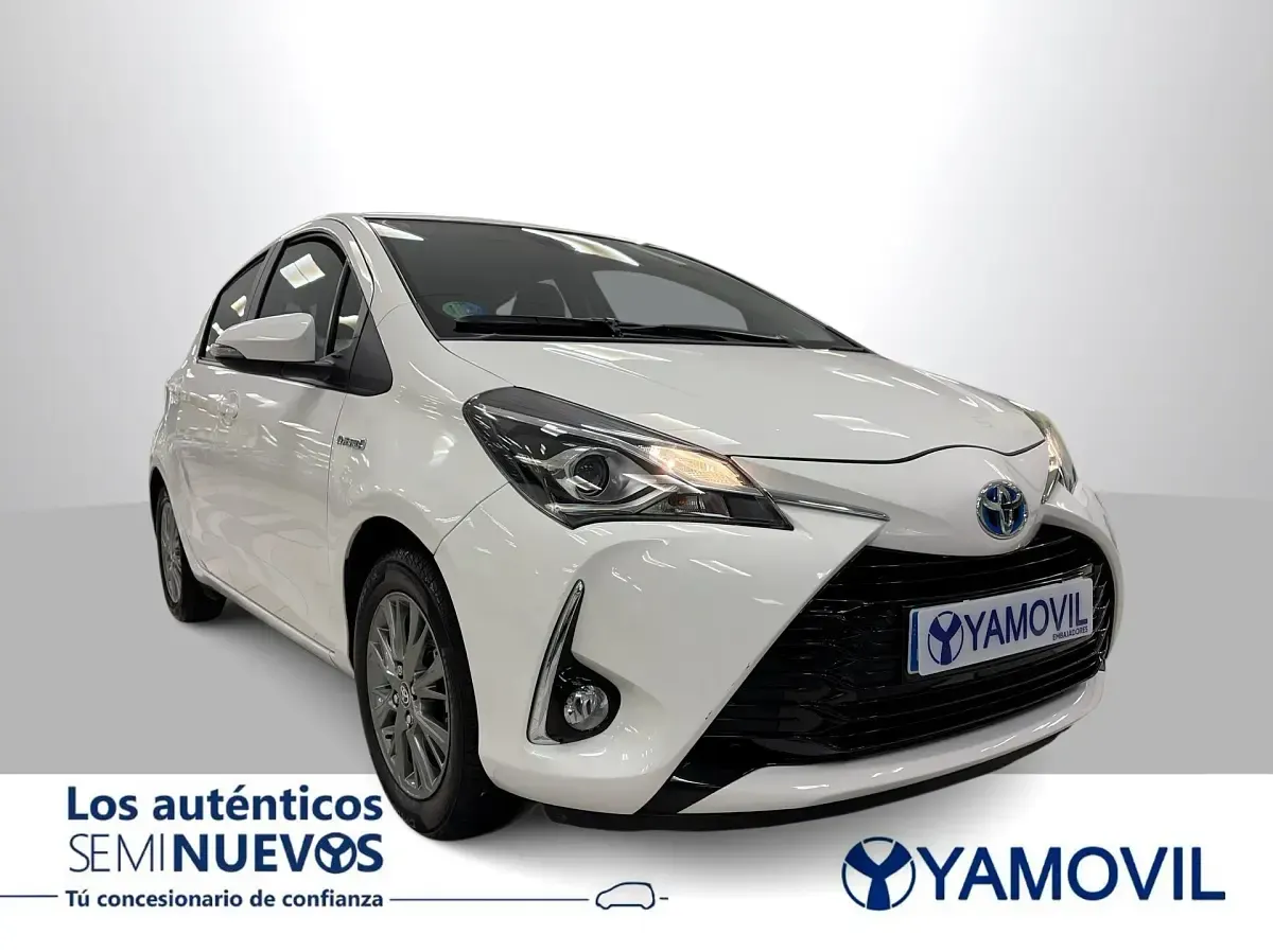 Usado Toyota Yaris Hybrid Active 100 CV (73 kW) 2019 Blanco