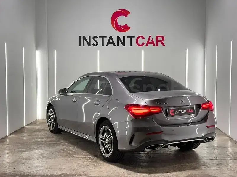 Usado Mercedes A250 218 CV (160 kW) 2023 Gris / plata Berlina