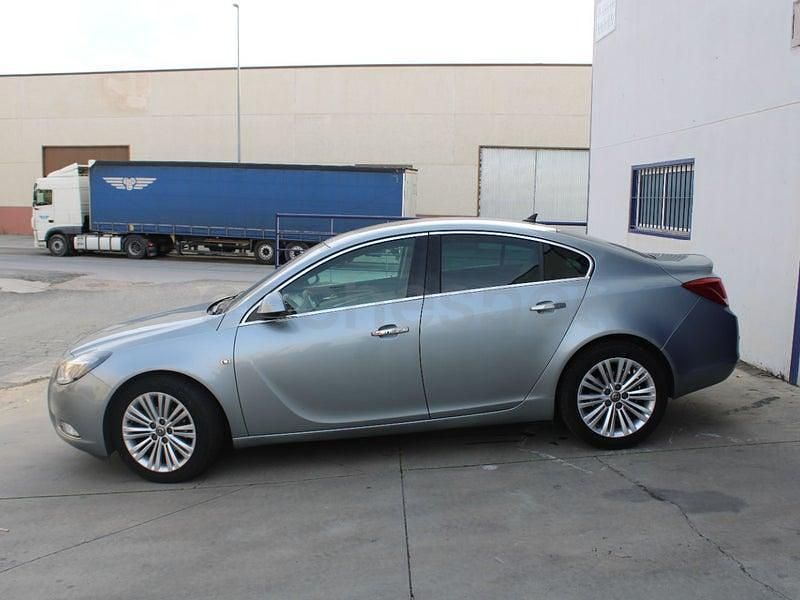 Usado Opel Insignia Selective 130 CV (95 kW) 2012 Gris / plata Berlina