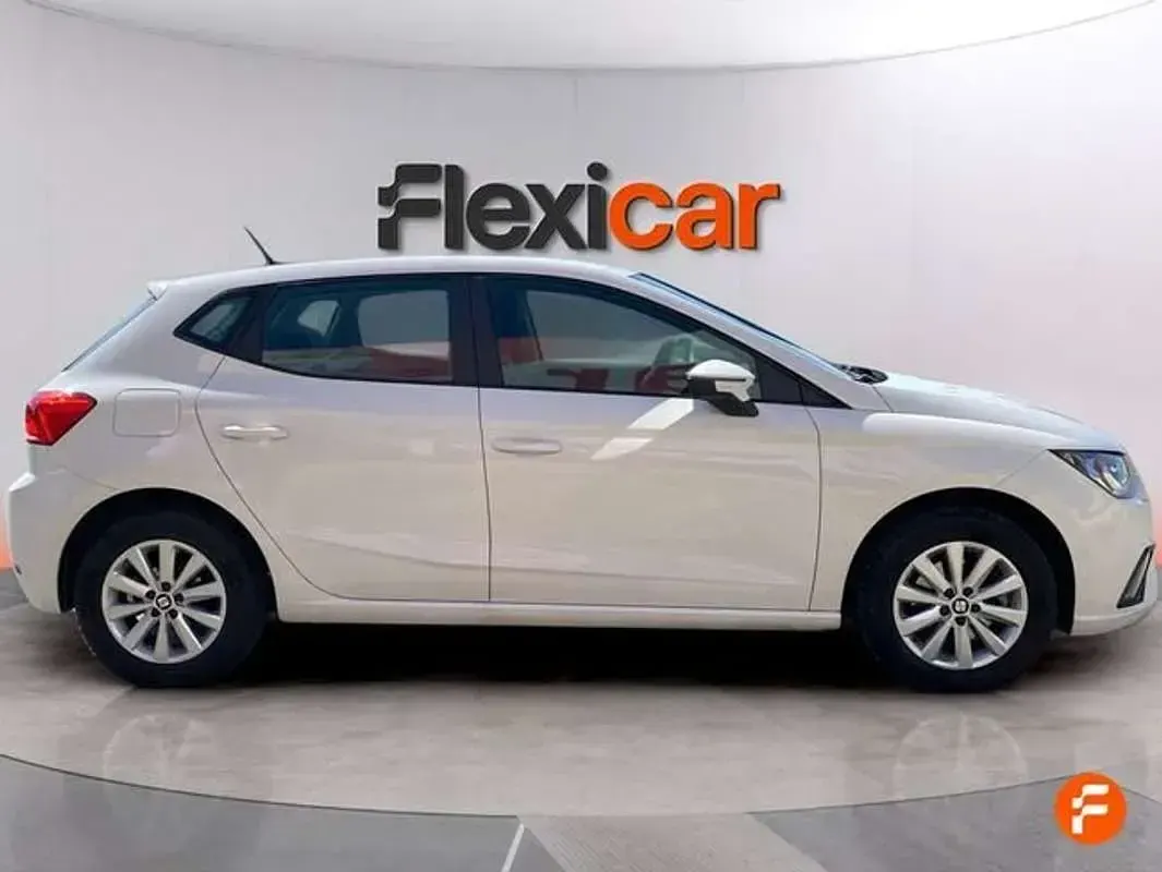 Usado Seat Ibiza Style 110 CV (80 kW) 2019 Blanco Utilitario