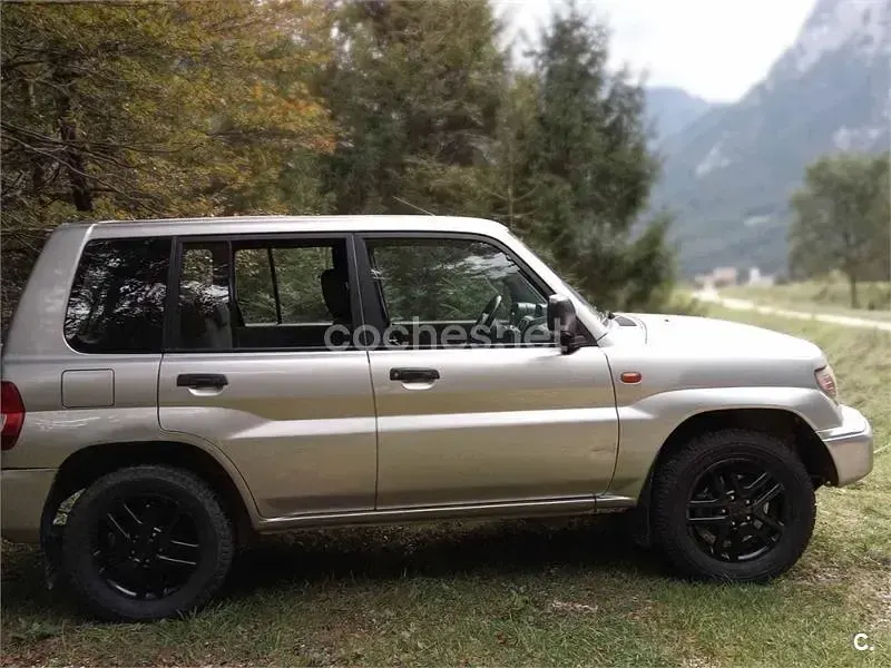 Usado Mitsubishi Montero Plus 114 CV (83 kW) 2002 Gris / plata SUV