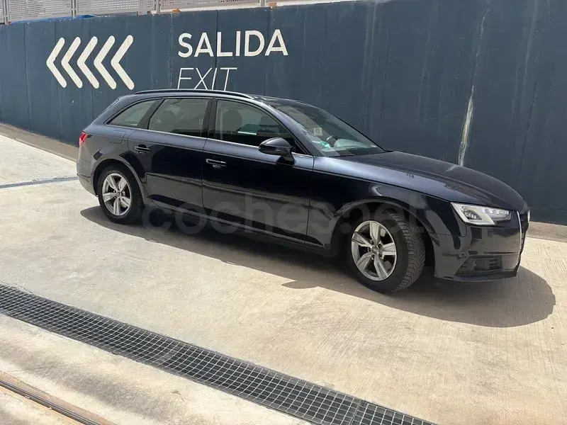 Usado Audi A4 Comfort 150 CV (110 kW) 2017 Azul Familiar