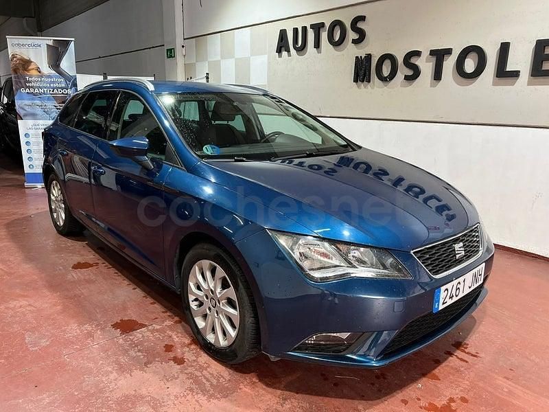 Usado Seat Leon Style Plus 110 CV (80 kW) 2016 Azul Familiar