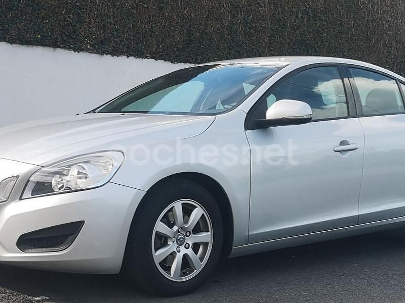 Gris / plata Usado 2011 Volvo S60 Kinetic Berlina | 8590 € (Precio justo) - Imagen 1/4