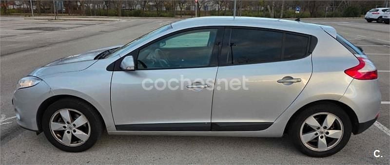 Usado Renault Mégane Dynamique 110 CV (80 kW) 2010 Gris / plata Berlina