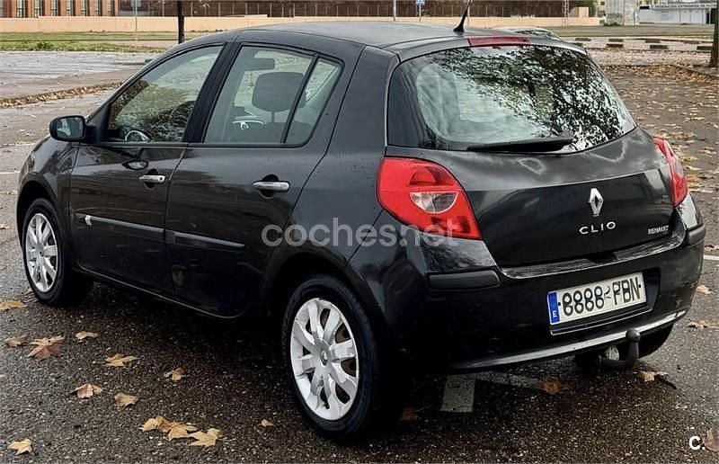 Negro Usado 2006 Renault Clio II Dynamique Berlina | 2500 € (Buen precio) - Imagen 1/2