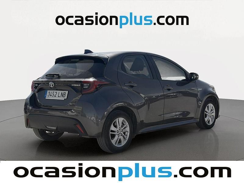 Usado Toyota Yaris Hybrid Active 116 CV (85 kW) 2021 Gris Utilitario