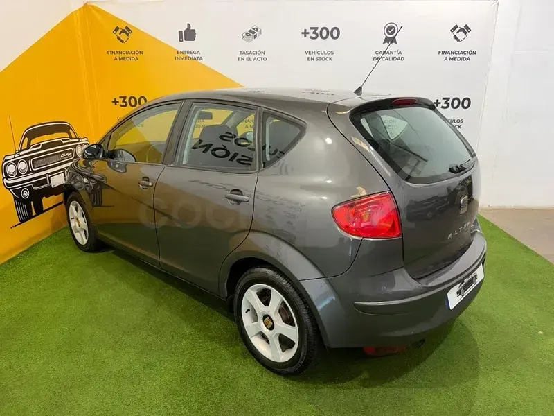 Usado Seat Altea Reference 102 CV (75 kW) 2004 Gris / plata Monovolumen