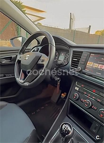 Usado Seat Leon Style 110 CV (80 kW) 2015 Azul Berlina