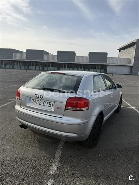 Gris / plata Usado 2004 Audi A3 Attraction Berlina | 3200 € (Buen precio) - Imagen 1/4