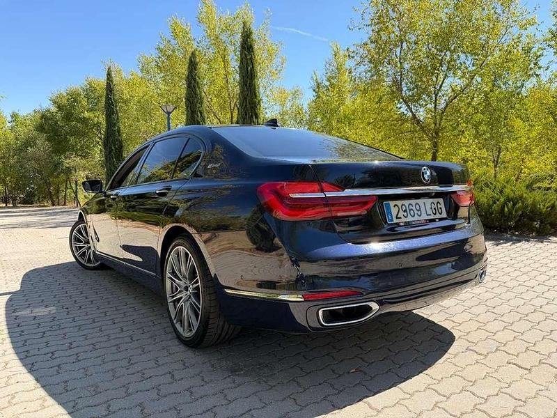 Używany BMW 745e Comfort Edition 394 KM (289 kW) 2020 Niebieski Sedan/Limuzyna