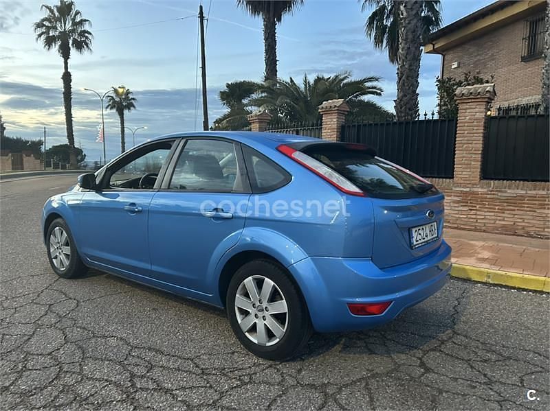 Usado Ford Focus Trend 109 CV (80 kW) 2011 Azul Berlina