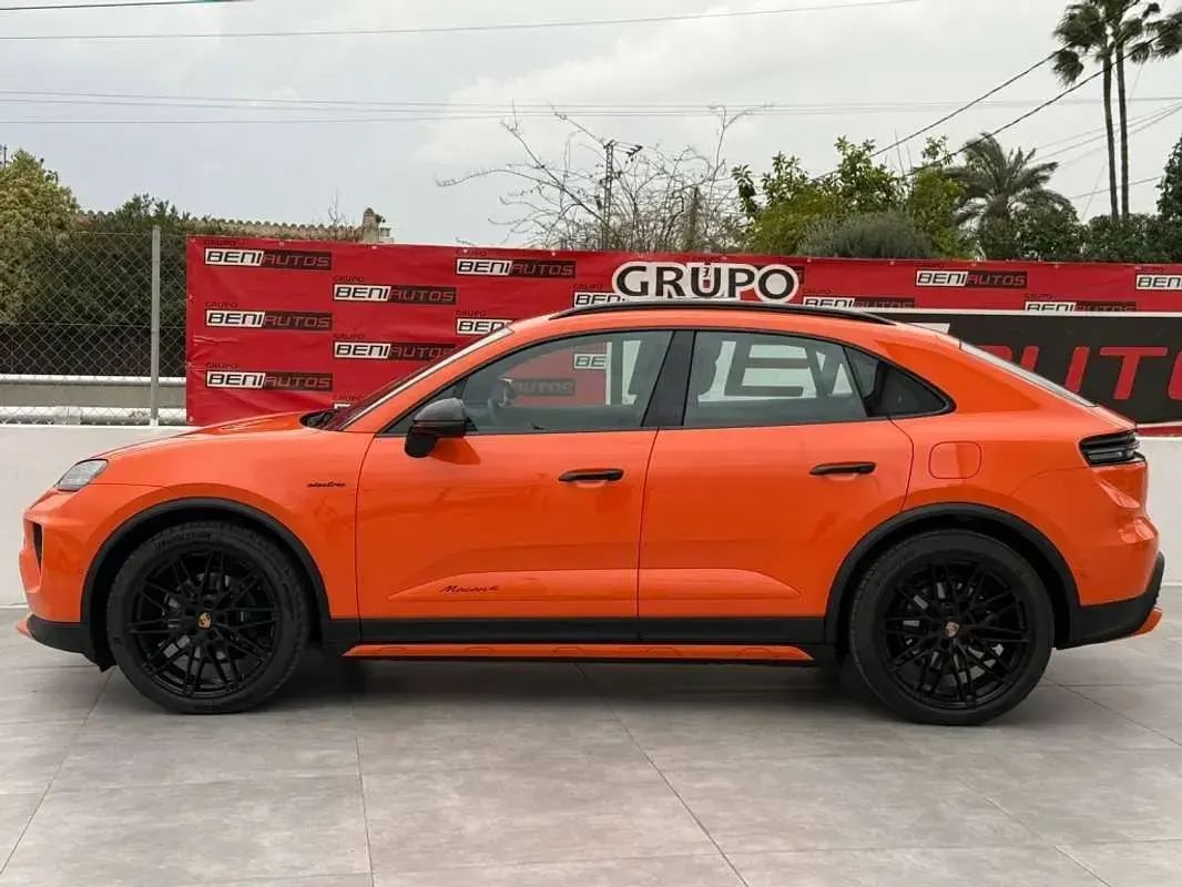 Nuevo Porsche Macan 300 kW (408 CV) 2026 Naranja SUV