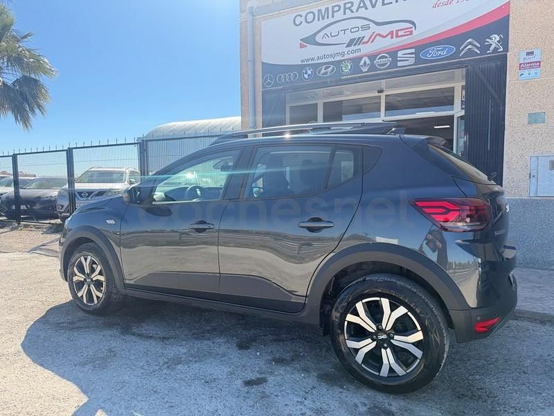 Usado Dacia Sandero Expression 91 CV (66 kW) 2023 Gris / plata Berlina