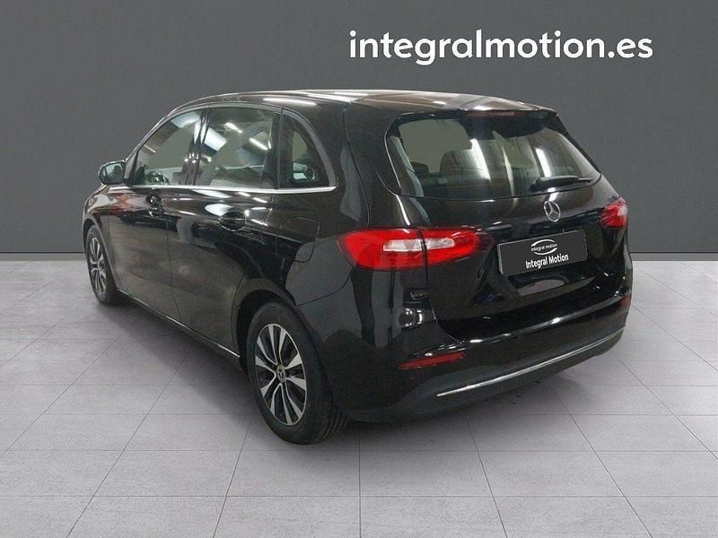 Usado Mercedes B180 116 CV (85 kW) 2020 Negro Monovolumen