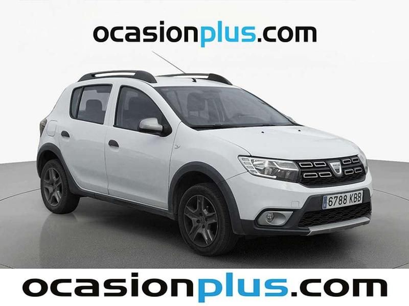 Usado Dacia Sandero Stepway 90 CV (66 kW) 2017 Blanco Utilitario