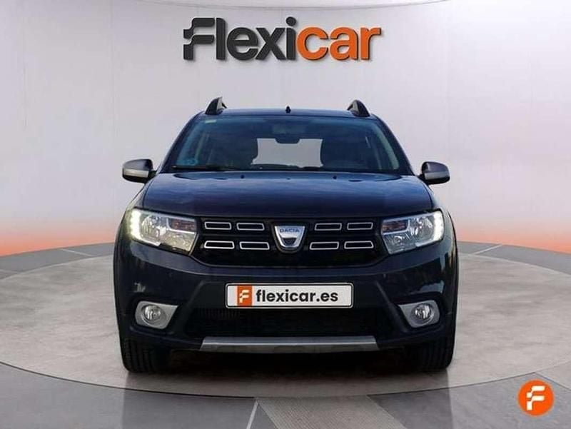 Usado Dacia Sandero Essentiel 90 CV (66 kW) 2018 Gris Utilitario