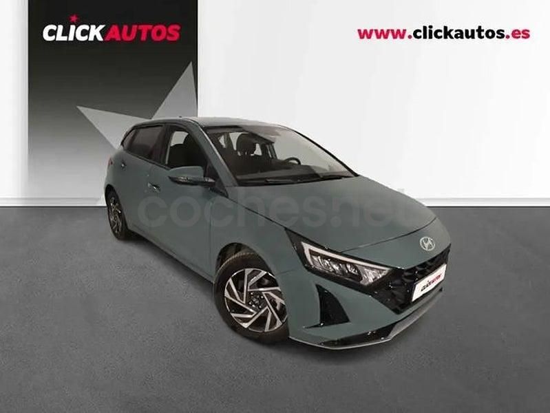 Usado Hyundai i20 100 CV (73 kW) 2025 Verde Berlina