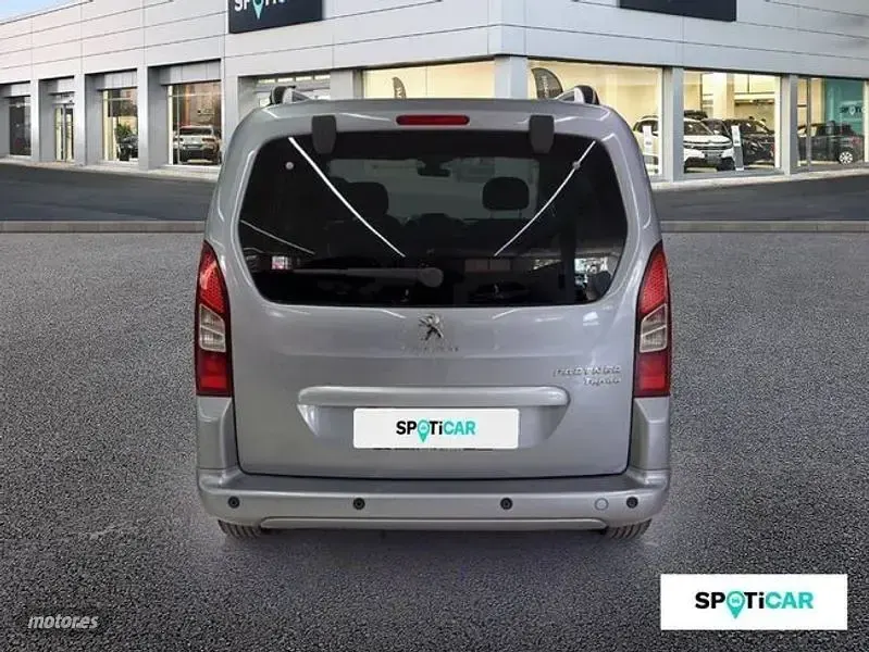 Usado Peugeot TePee Active 100 CV (73 kW) 2018 Gris Familiar