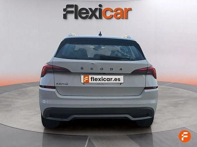 Usado Skoda Kamiq Active 110 CV (80 kW) 2021 Blanco SUV