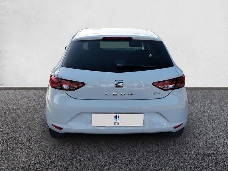 Usado Seat Leon Style 110 CV (80 kW) 2016 Blanco Berlina