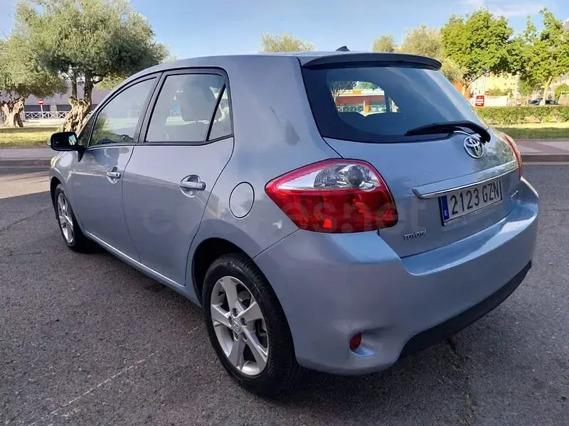 Usado Toyota Auris Active 90 CV (66 kW) 2010 Azul Utilitario