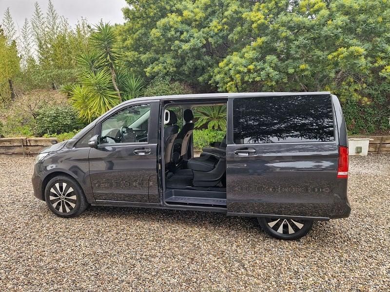 Usado Mercedes V250 Avantgarde 190 CV (139 kW) 2022 Gris / plata Monovolumen