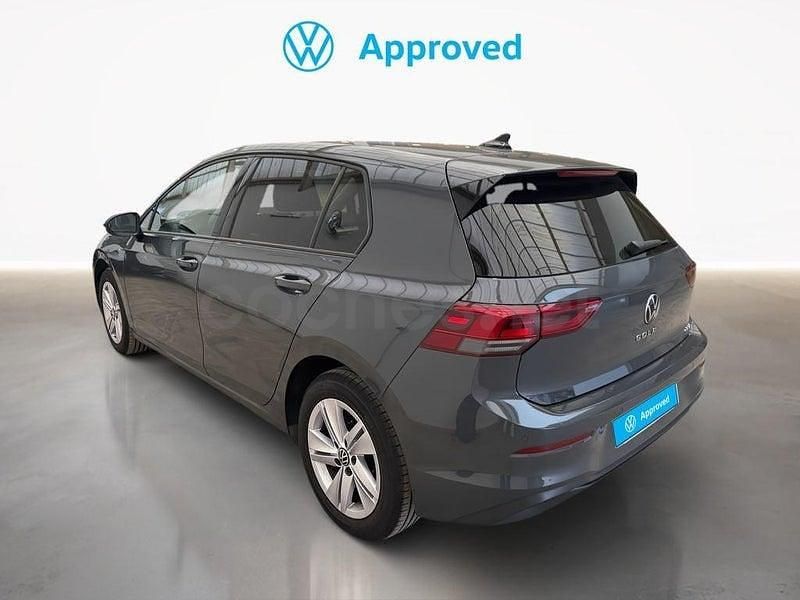 Usado VW Golf VIII Life 110 CV (80 kW) 2024 Gris / plata Berlina