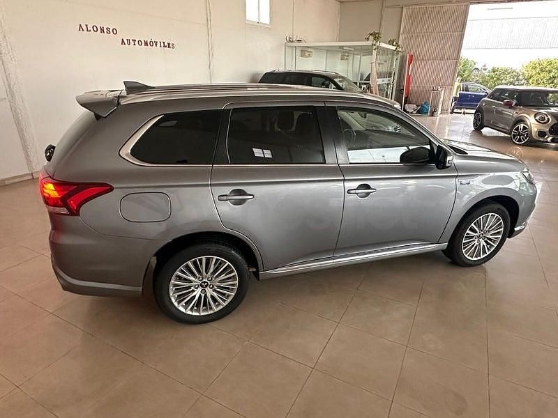 Usado Mitsubishi Outlander P-HEV 224 CV (164 kW) 2019 Gris / plata SUV