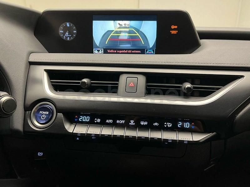 Usado Lexus UX Business Edition 184 CV (135 kW) 2021 Gris / plata SUV