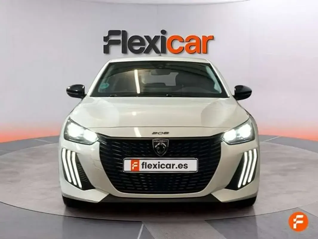 Usado Peugeot 208 Style 101 CV (74 kW) 2024 Blanco Utilitario