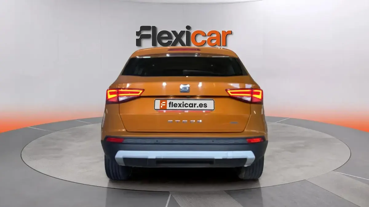 Usado Seat Ateca 4Drive 150 CV (110 kW) 2018 Naranja SUV