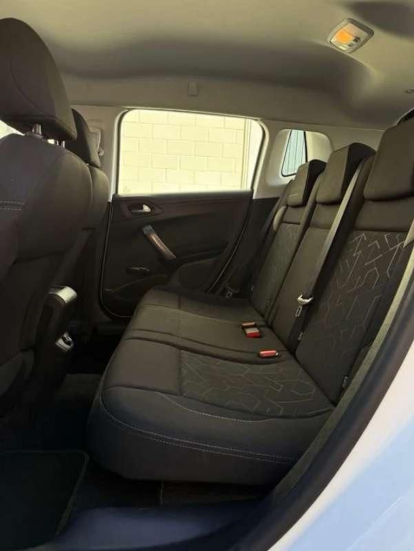 Usado Peugeot 2008 Active 99 CV (72 kW) 2015 Blanco SUV