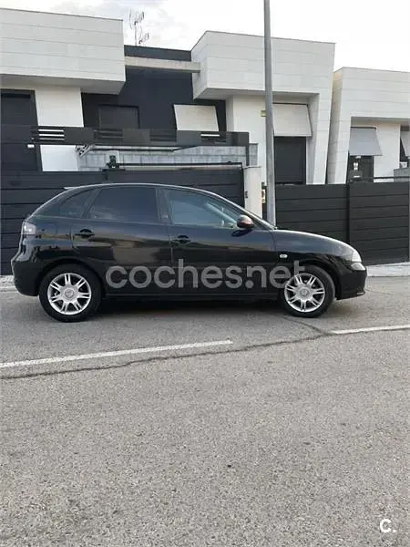 Usado Seat Ibiza 100 CV (73 kW) 2006 Negro Utilitario