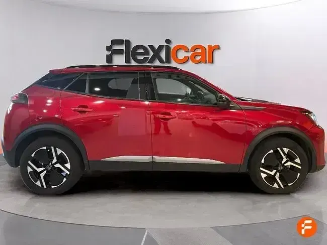 Usado Peugeot 2008 Active 100 CV (73 kW) 2023 Rojo SUV