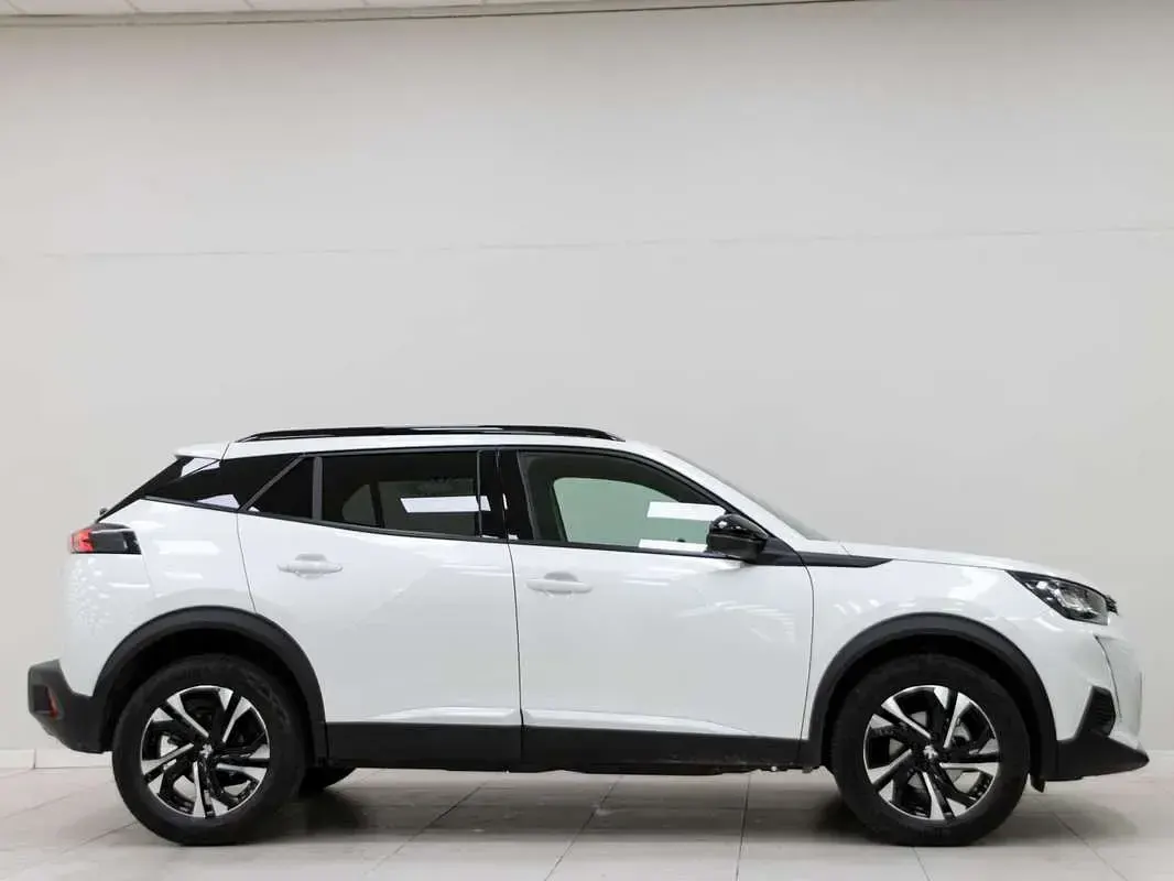 Usado Peugeot 2008 Allure 101 CV (74 kW) 2023 Blanco SUV