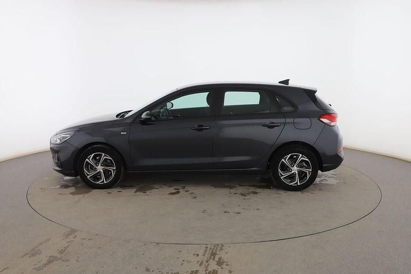 Usado Hyundai i30 120 CV (88 kW) 2022 Gris Berlina