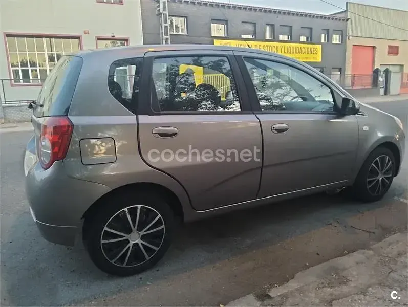 Usado Chevrolet Aveo LS 101 CV (74 kW) 2010 Gris / plata Berlina