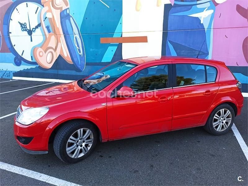 Usado Opel Astra Edition 110 CV (80 kW) 2010 Rojo Berlina
