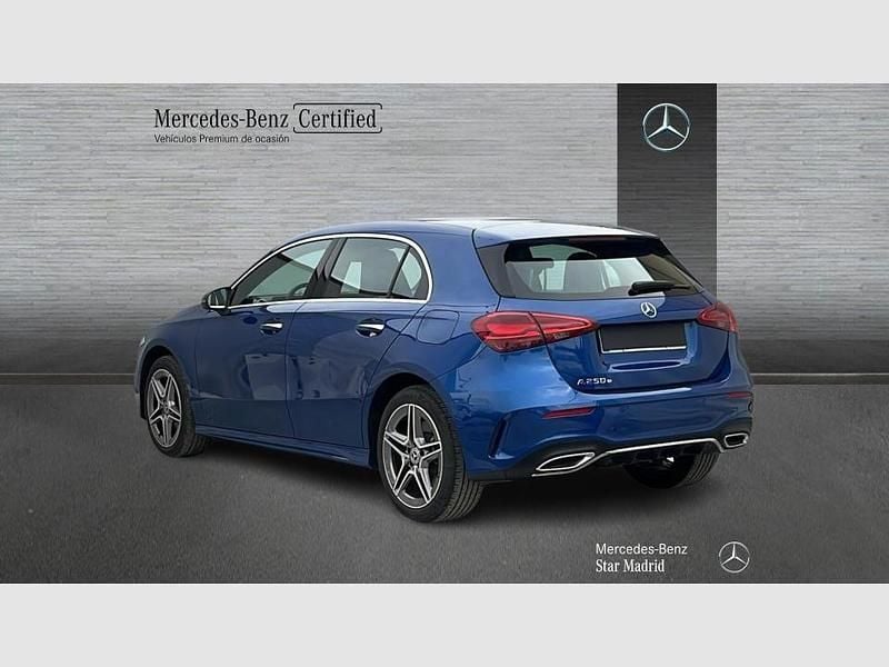 Usado Mercedes A250 AMG line 218 CV (160 kW) 2025 Azul Berlina