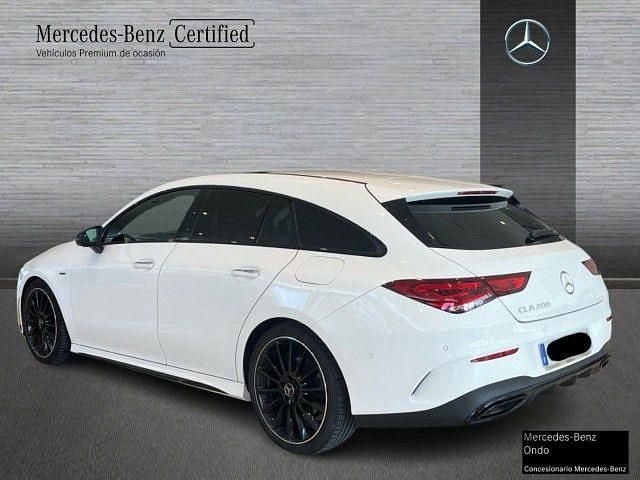 Usado Mercedes CLA200 Shooting Brake 163 CV (119 kW) 2022 Blanco Familiar