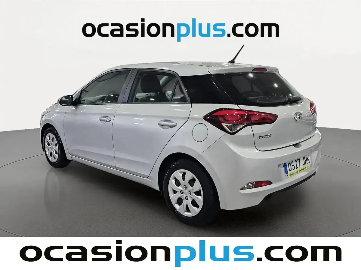 Usado Hyundai i20 90 CV (66 kW) 2015 Gris plata Utilitario