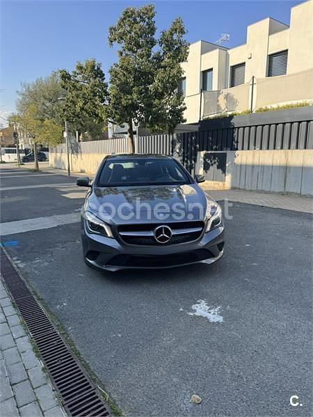 Usado Mercedes CLA200 136 CV (100 kW) 2016 Gris / plata Berlina